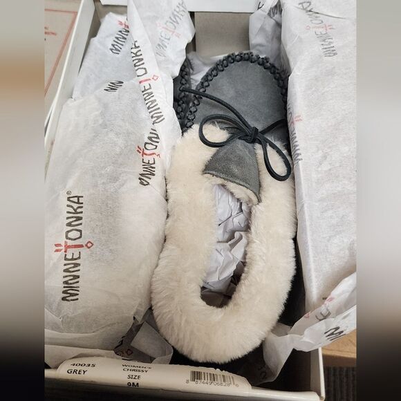 Minnetonka Chrissy Suede Bootie - Picture 8 of 8